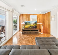 6-bed Oceanfront House with Jacuzzi Games Parking - Geraldton Accommodation