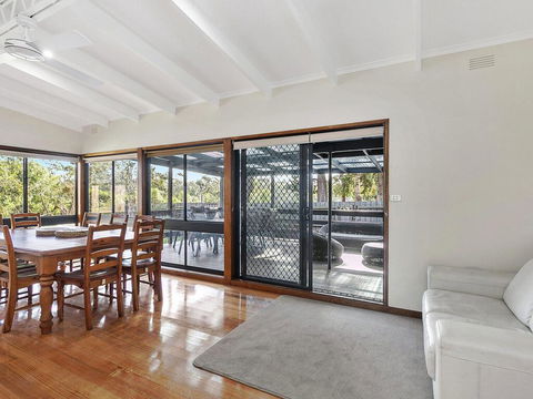 62 BINGLEY PARADE RIVERSEA HOUSE - Geraldton Accommodation 1