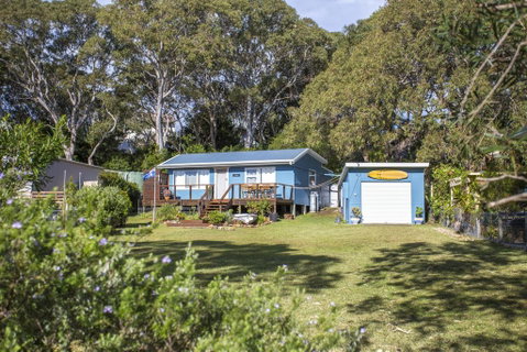 681 Murramarang Rd - Retro Beach Cottage - Geraldton Accommodation 0