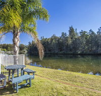 77 Lake Entrance Rd - Waterfront Wonder - Geraldton Accommodation