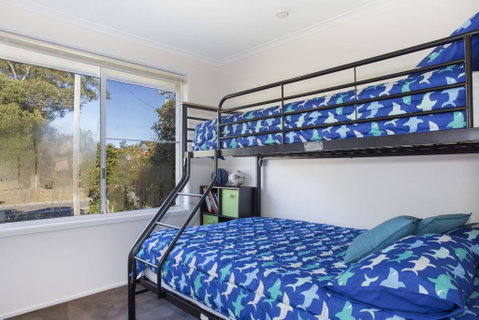 77 Lake Entrance Rd - Waterfront Wonder - Geraldton Accommodation 1