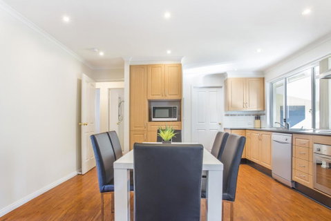 77 Lake Entrance Rd - Waterfront Wonder - Geraldton Accommodation 3