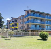 8 'The Helm' 22 Voyager Close - hear the waves from Shoal Bay Beach - Geraldton Accommodation