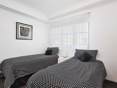 9 'Nelson Towers' 71a Victoria Parade - Unit In The Heart Of Nelson Bay With Water Views - Geraldton Accommodation 3