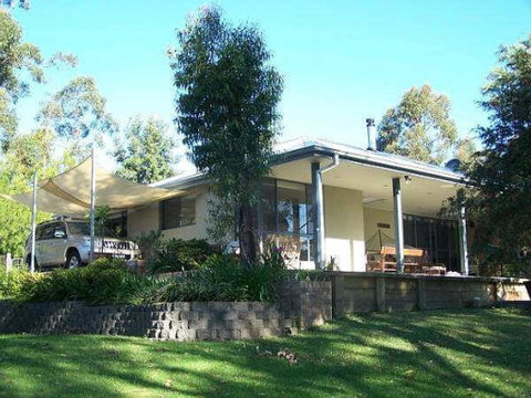 9 Hayward St - Stay Lakeside - Geraldton Accommodation 2