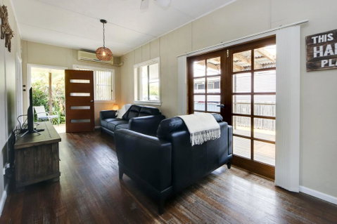 A Reel Teal - Geraldton Accommodation 3