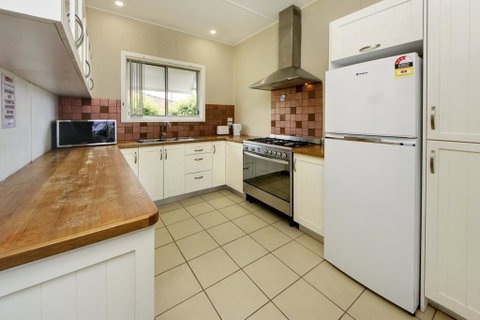 A Reel Teal - Geraldton Accommodation 2