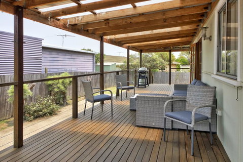 A Reel Teal - Geraldton Accommodation 0