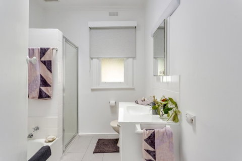 A Wave From It All - Geraldton Accommodation 1