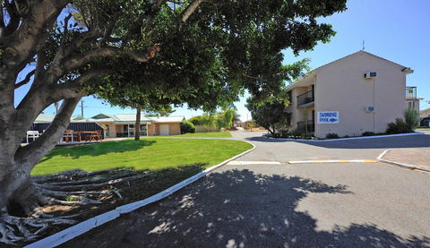 Abrolhos Reef Lodge - Geraldton Accommodation 2