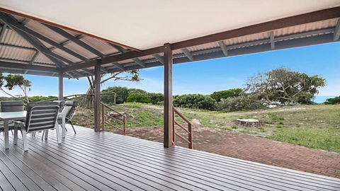 Absolute Beachfront At Hastings - Geraldton Accommodation 3
