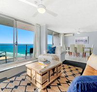 Absolute Beachfront in the heart of Surfers Paradi - Geraldton Accommodation