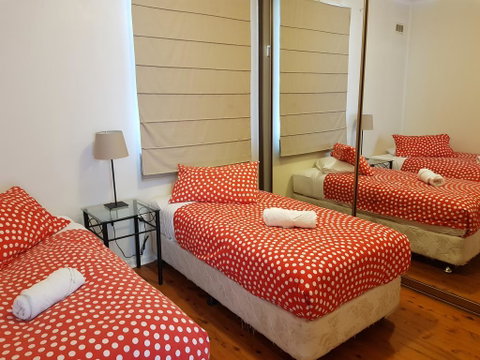Accommodation Sydney North Shore: Frenchs Forest 3 Bedroom House - Geraldton Accommodation 3