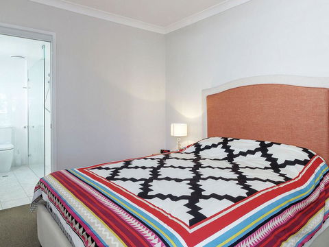 Across The Road From The Beach! - Geraldton Accommodation 2