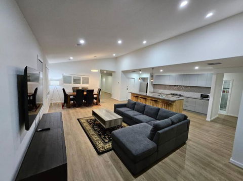 E 4 Room Retreat Family Friendly - Geraldton Accommodation 0
