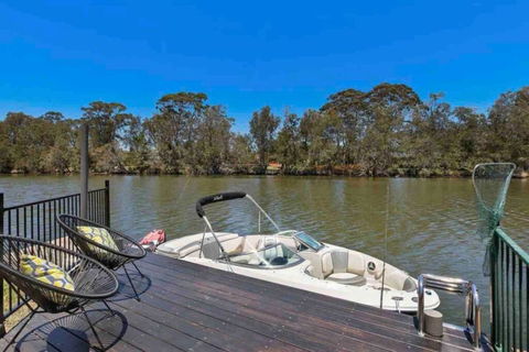 DOCK 08 Riverside Entertainer Pets Welcome - Geraldton Accommodation 0