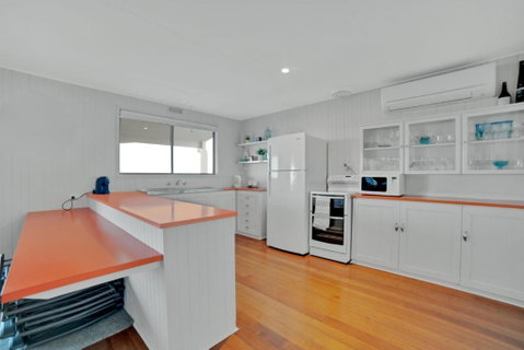 Dune Views - Geraldton Accommodation 3