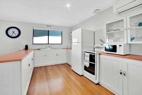 Dune Views - Geraldton Accommodation 4
