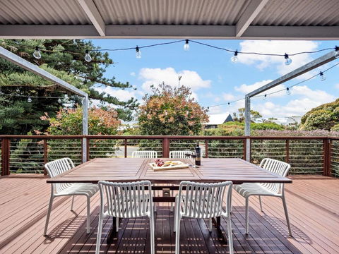 Eagle Bay Beach House - 300m To The Beach! - Geraldton Accommodation 0