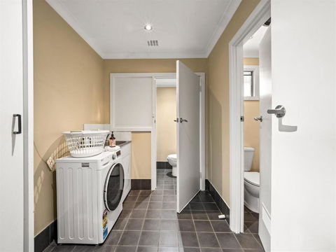 Eagle Bay Beach House - 300m To The Beach! - Geraldton Accommodation 4