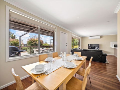 Eagle Bay Beach House - 300m To The Beach! - Geraldton Accommodation 3