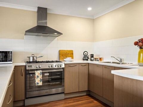 Eagle Bay Beach House - 300m To The Beach! - Geraldton Accommodation 2