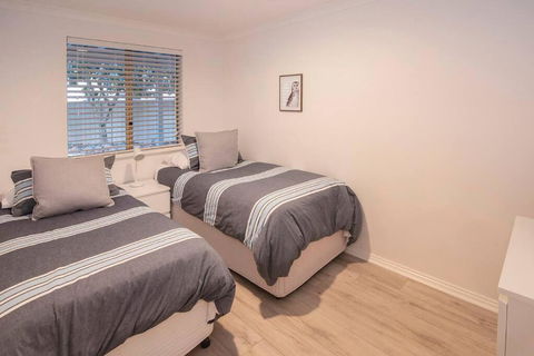 Eagle Bay Summerhaus - Geraldton Accommodation 4