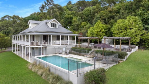 Eagles Rise - Classically Designed Country Home - Geraldton Accommodation 1