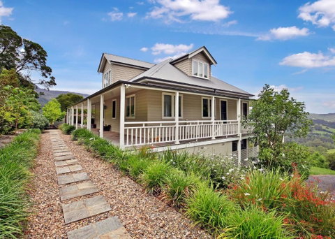 Eagles Rise - Classically Designed Country Home - Geraldton Accommodation 4
