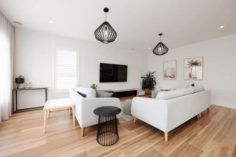 EDEN Spacious Torquay Family Escape - Geraldton Accommodation 1