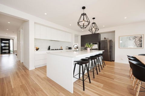 EDEN Spacious Torquay Family Escape - Geraldton Accommodation 4