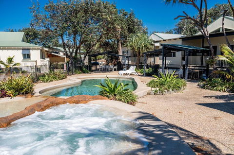 E.V. - Eurong Beach Villa - Geraldton Accommodation 0