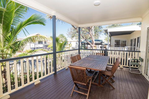 E.V. - Eurong Beach Villa - Geraldton Accommodation 2