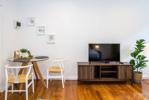 Esperanza Gardens - A Stylish Victorian Studio - Geraldton Accommodation 2