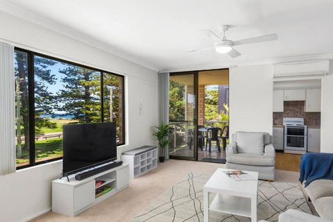 Esplanade Escape - Beachfront Family Bliss - Geraldton Accommodation 0