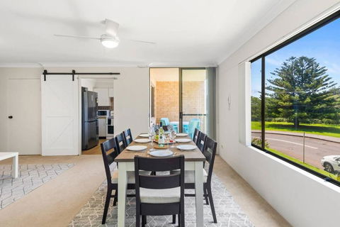 Esplanade Escape - Beachfront Family Bliss - Geraldton Accommodation 2