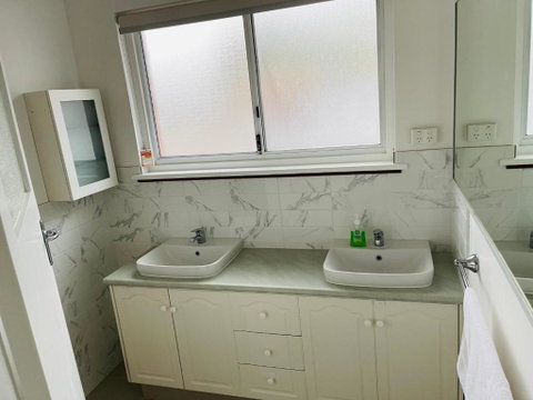 Executive Central Home - Geraldton Accommodation 2