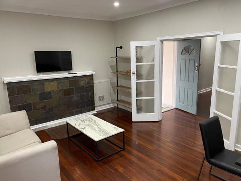 Executive Central Home - Geraldton Accommodation 3