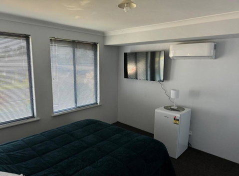 Executive Escape 4 Bedroom Home - Geraldton Accommodation 1