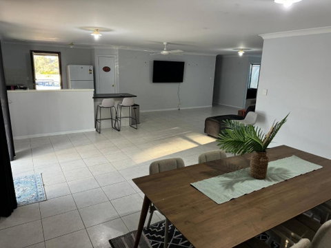 Executive Escape 4 Bedroom Home - Geraldton Accommodation 2