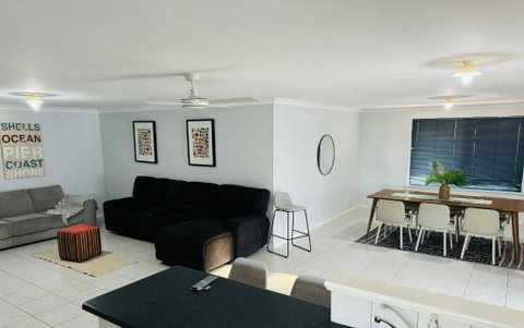 Executive Escape 4 Bedroom Home - Geraldton Accommodation 3