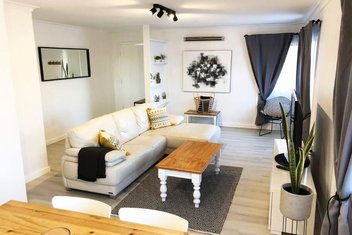 Few Steps Into Town - Corner House with Geraldton Accommodation