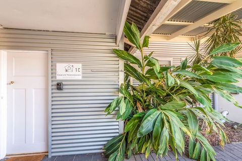 Gawler Townhouses 1C , 1 Queen Bed - Geraldton Accommodation 3