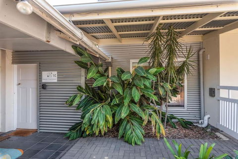 Gawler Townhouses 1C , 1 Queen Bed - Geraldton Accommodation 2