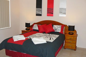 Geraldton Luxury Vacation Home With Free Streaming with Geraldton Accommodation