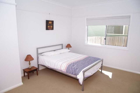 Hampstead, 32 Main Street - Geraldton Accommodation 2