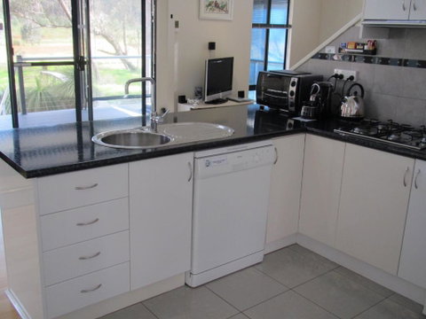 Hidden Grove Retreat - Geraldton Accommodation 1