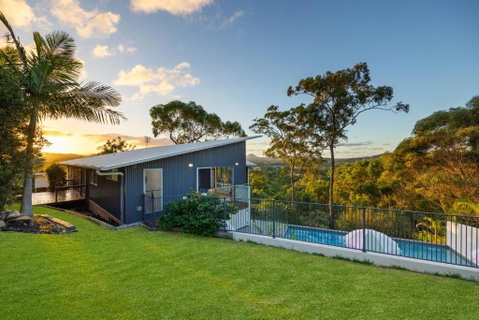 Hinterland Dreamers Poolside Retreat - Geraldton Accommodation 3