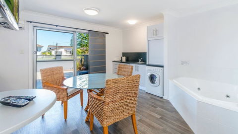 Adrift Apartments - Geraldton Accommodation 3