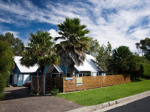 Affordable Twin Peaks 2 - Geraldton Accommodation 0
